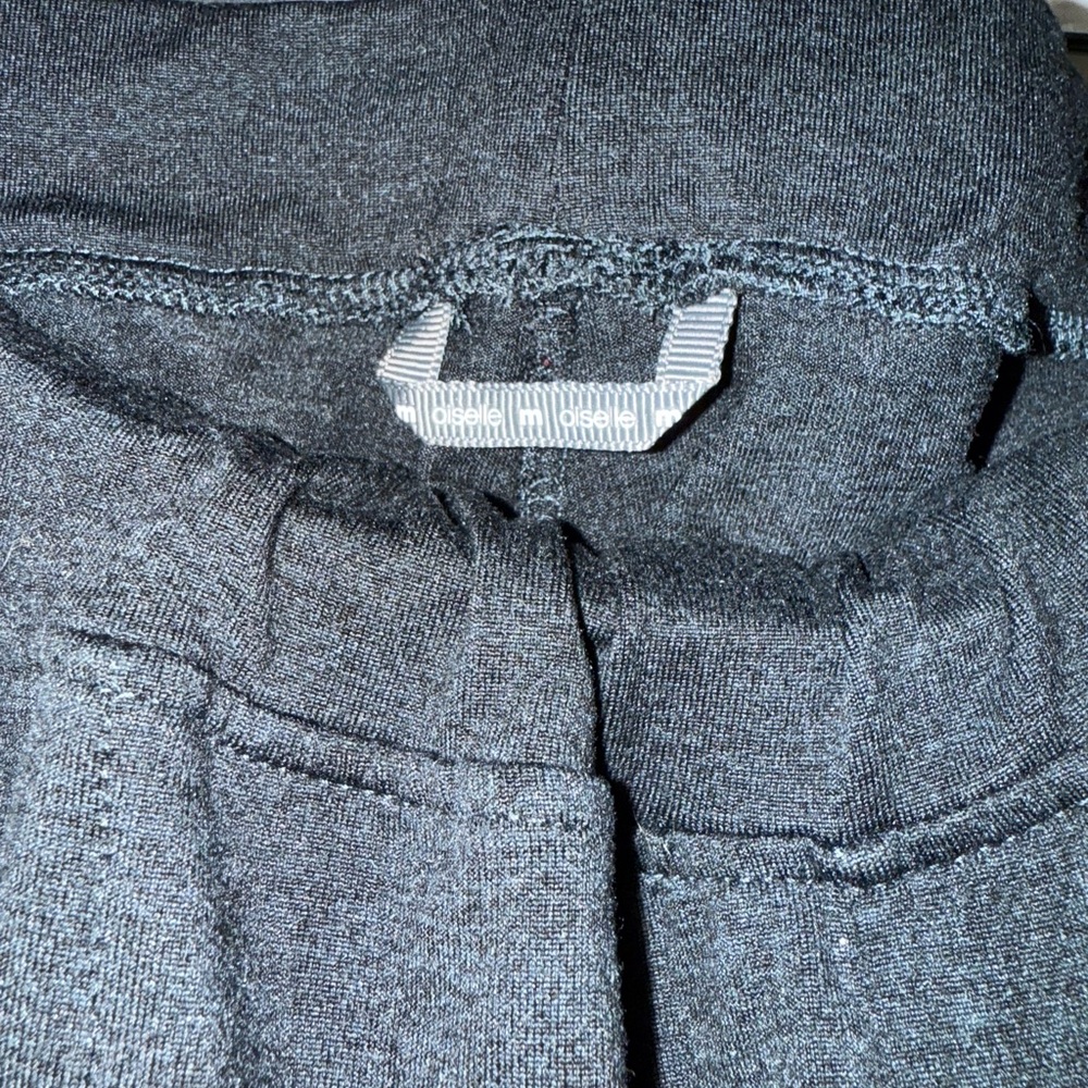 Oiselle AMD Lux Crop Pants. Black Size M. - Picture 3 of 5